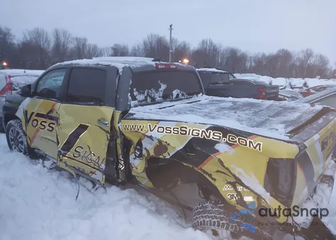 2021 Toyota Tundra Platinum z USA, uszkodzony, nr VIN 5TFAY5F16MX002682